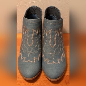 Global Win Ankle Cowgirl Jeans Boots. Size 8.